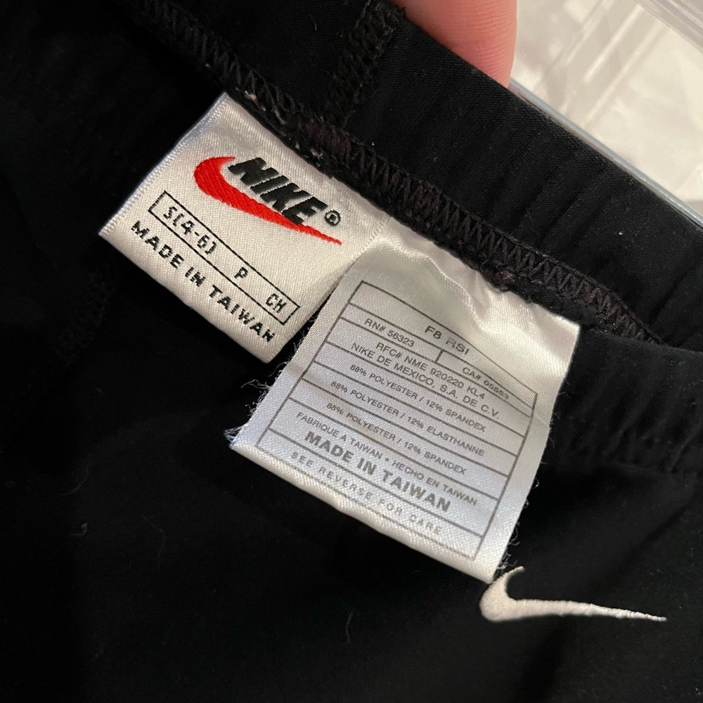 Nike Fit Black Shorts Size Small - Picture 2 of 4